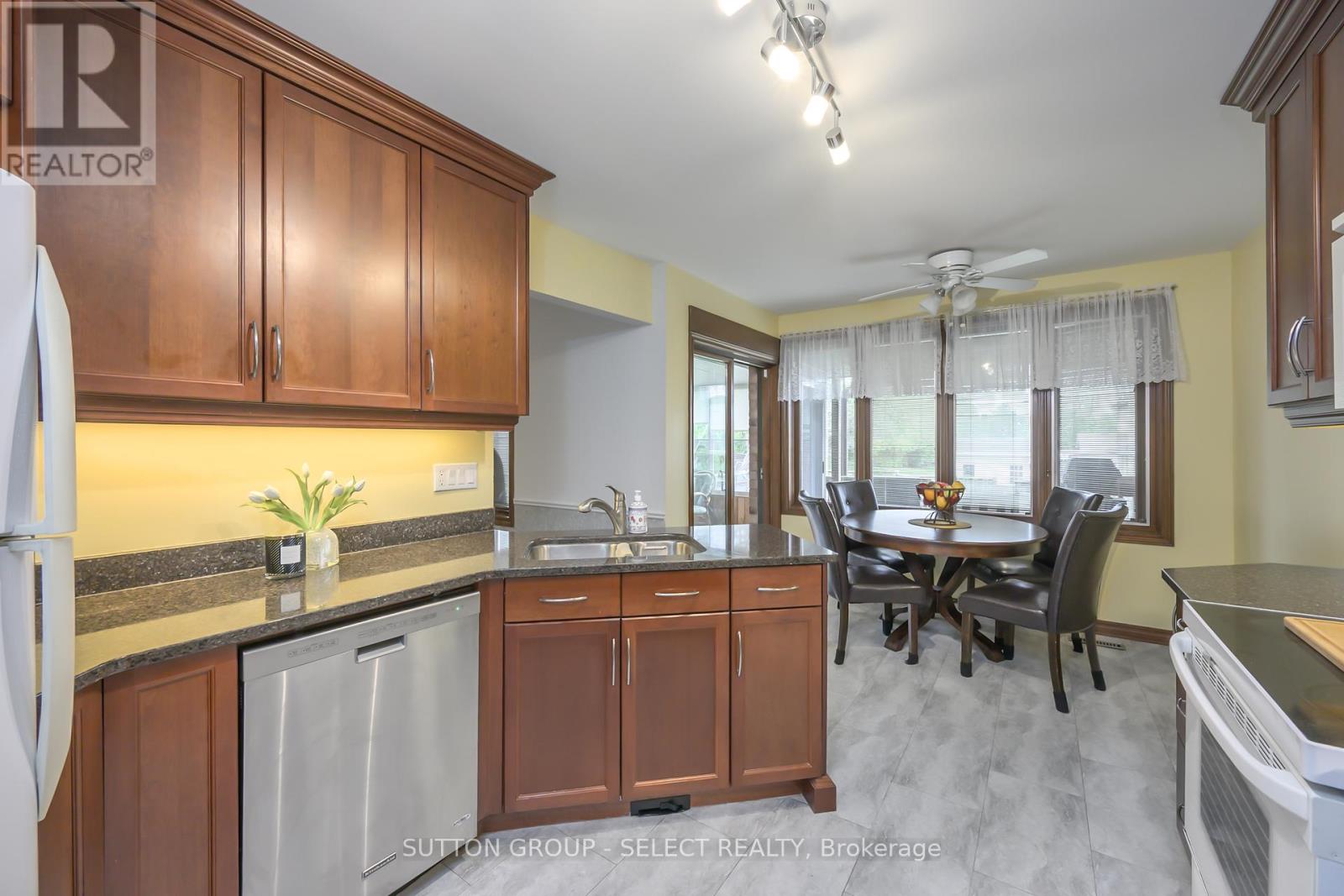 260 VILLAGE GREEN AVENUE, London South (South N), Ontario, N6J3Z6 — Photo 7