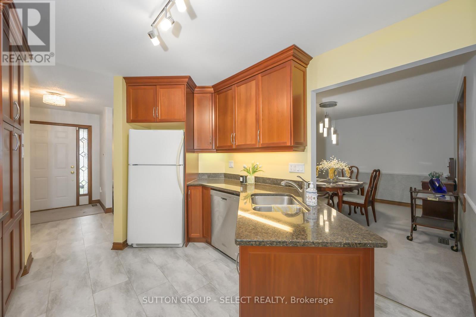 260 VILLAGE GREEN AVENUE, London South (South N), Ontario, N6J3Z6 — Photo 9