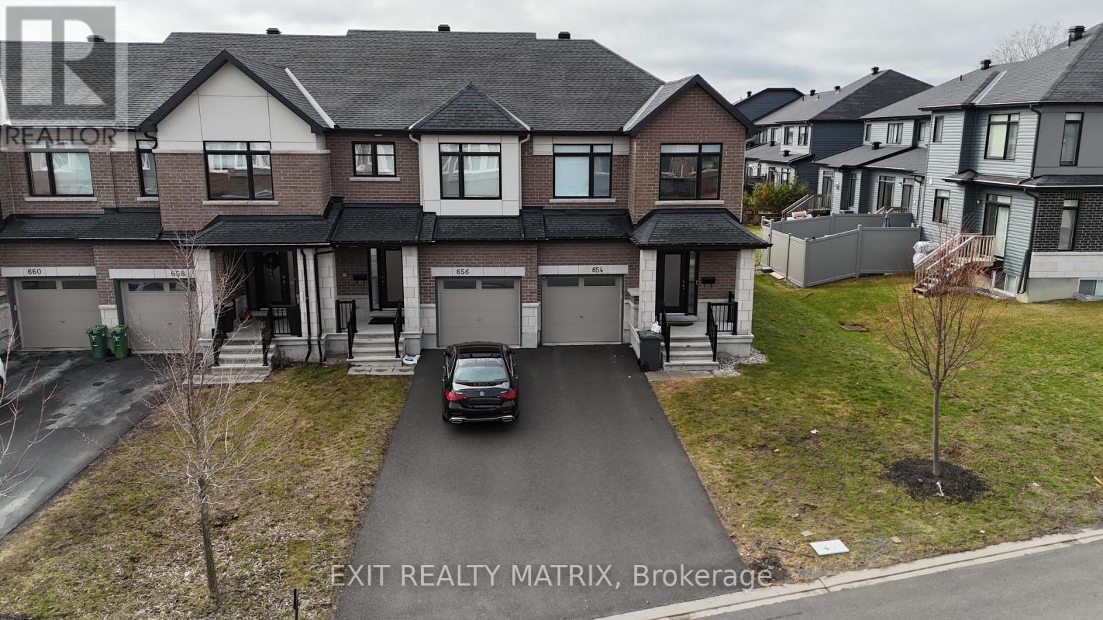 656 PUTNEY CRESCENT W, Ottawa, Ontario, K2S2N7 — Photo 3