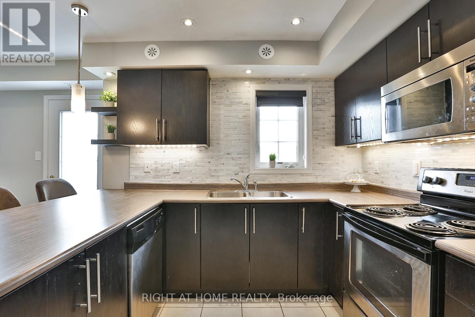 168 KINGSTON ROAD W, Ajax (Central), Ontario, L1T0M9 — Photo 2