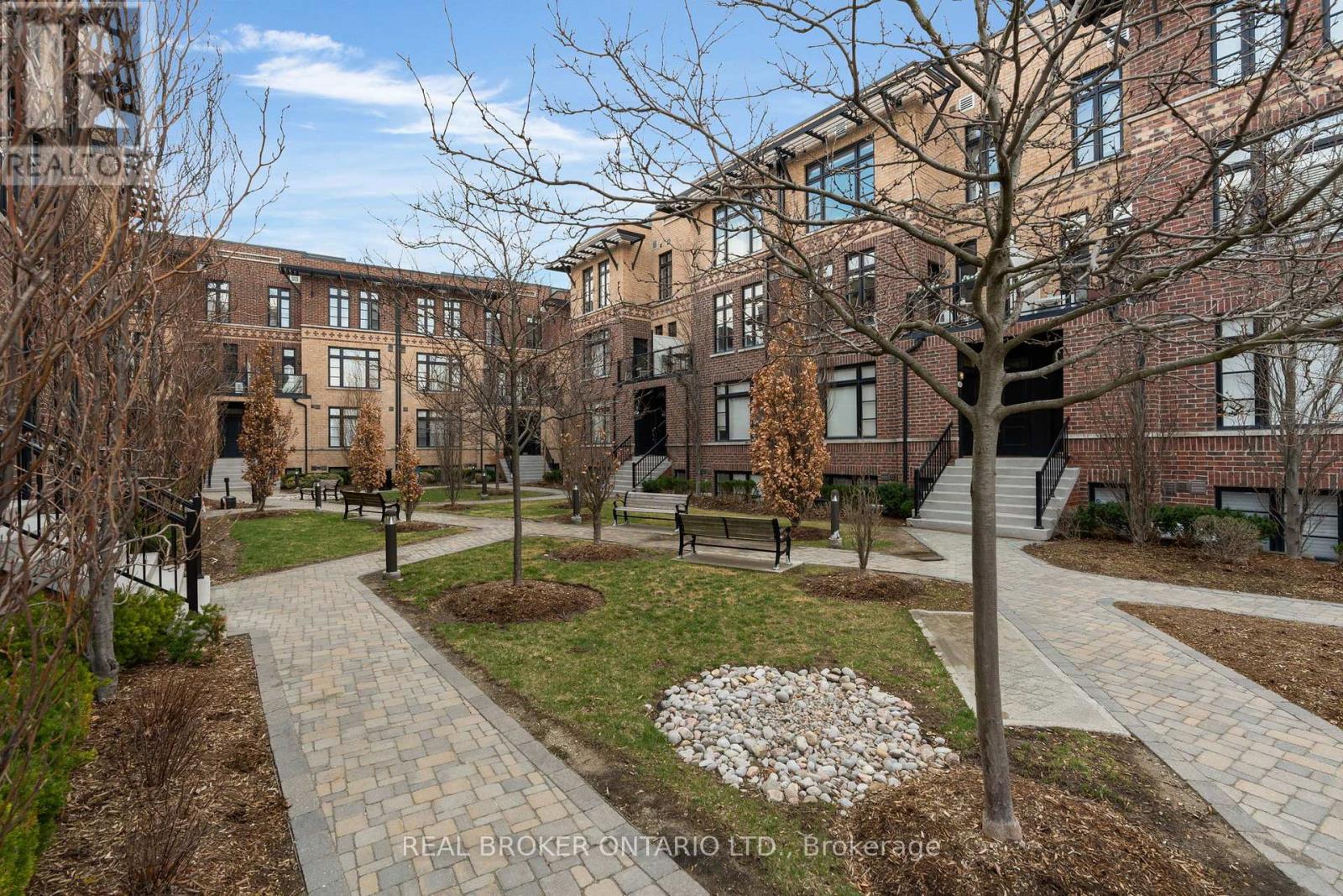 43 - 8167 KIPLING AVENUE, Vaughan (West Woodbridge), Ontario, L4L0G4 — Photo 2