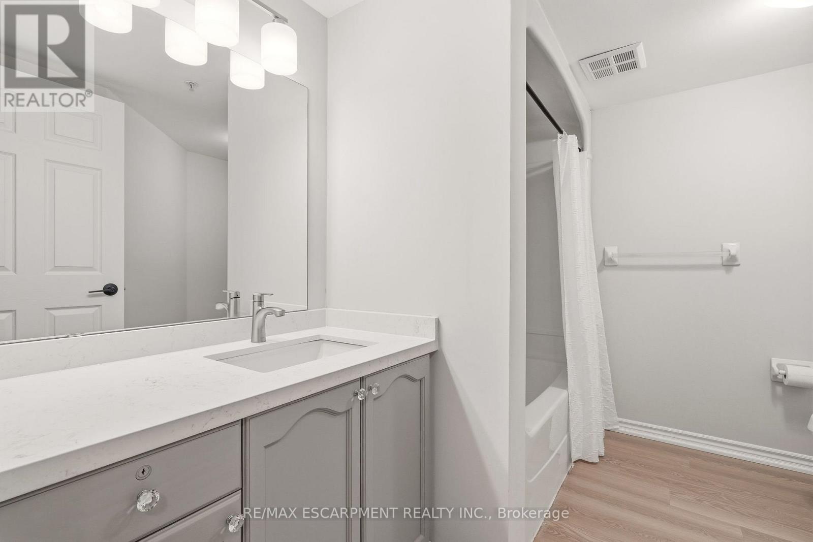 213 - 1820 WALKERS LINE, Burlington (Palmer), Ontario, L7M4V4 — Photo 15