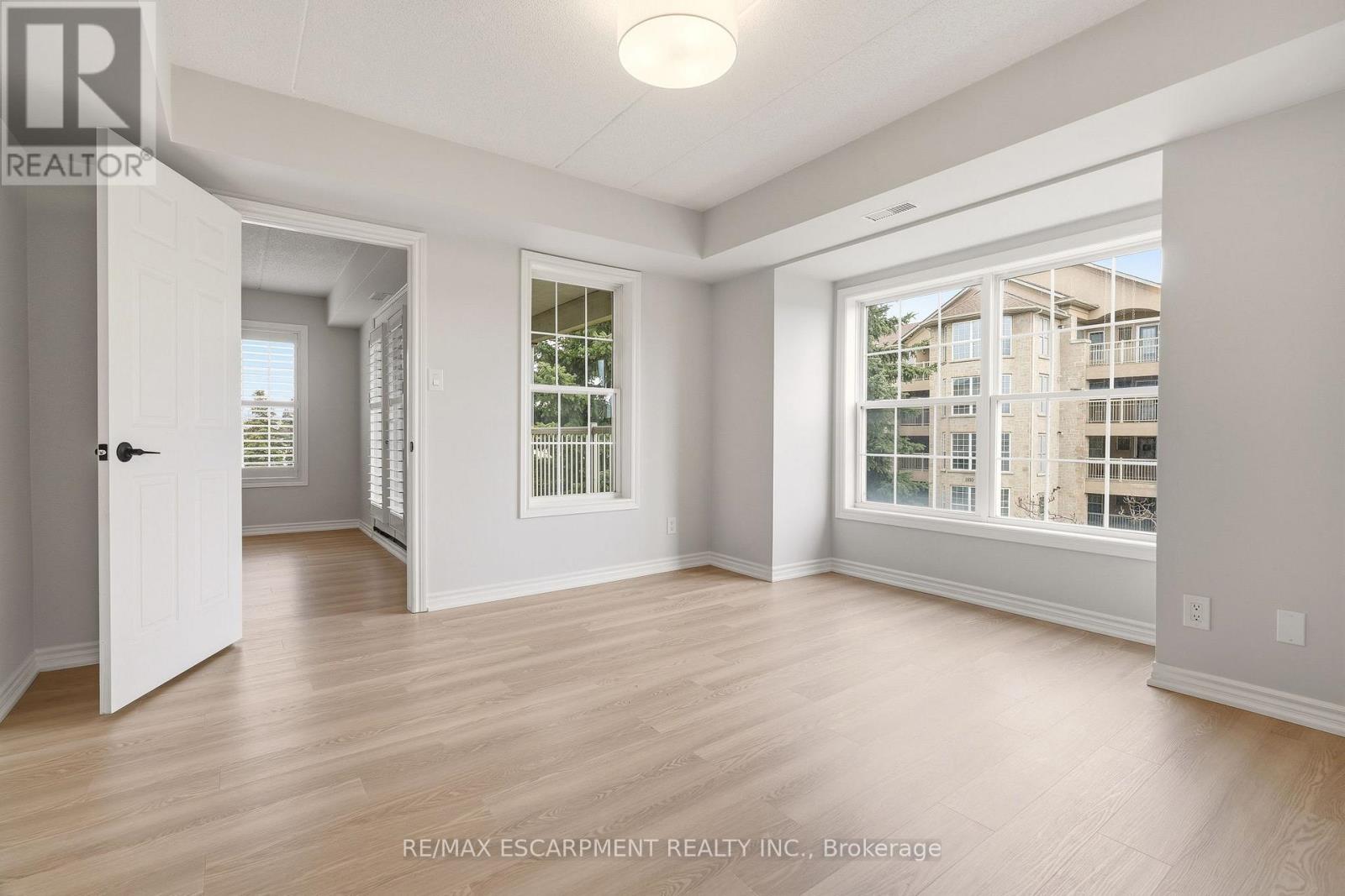 213 - 1820 WALKERS LINE, Burlington (Palmer), Ontario, L7M4V4 — Photo 16