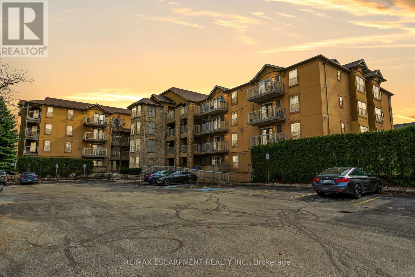 213 - 1820 WALKERS LINE, Burlington (Palmer), Ontario, L7M4V4 — Photo 2