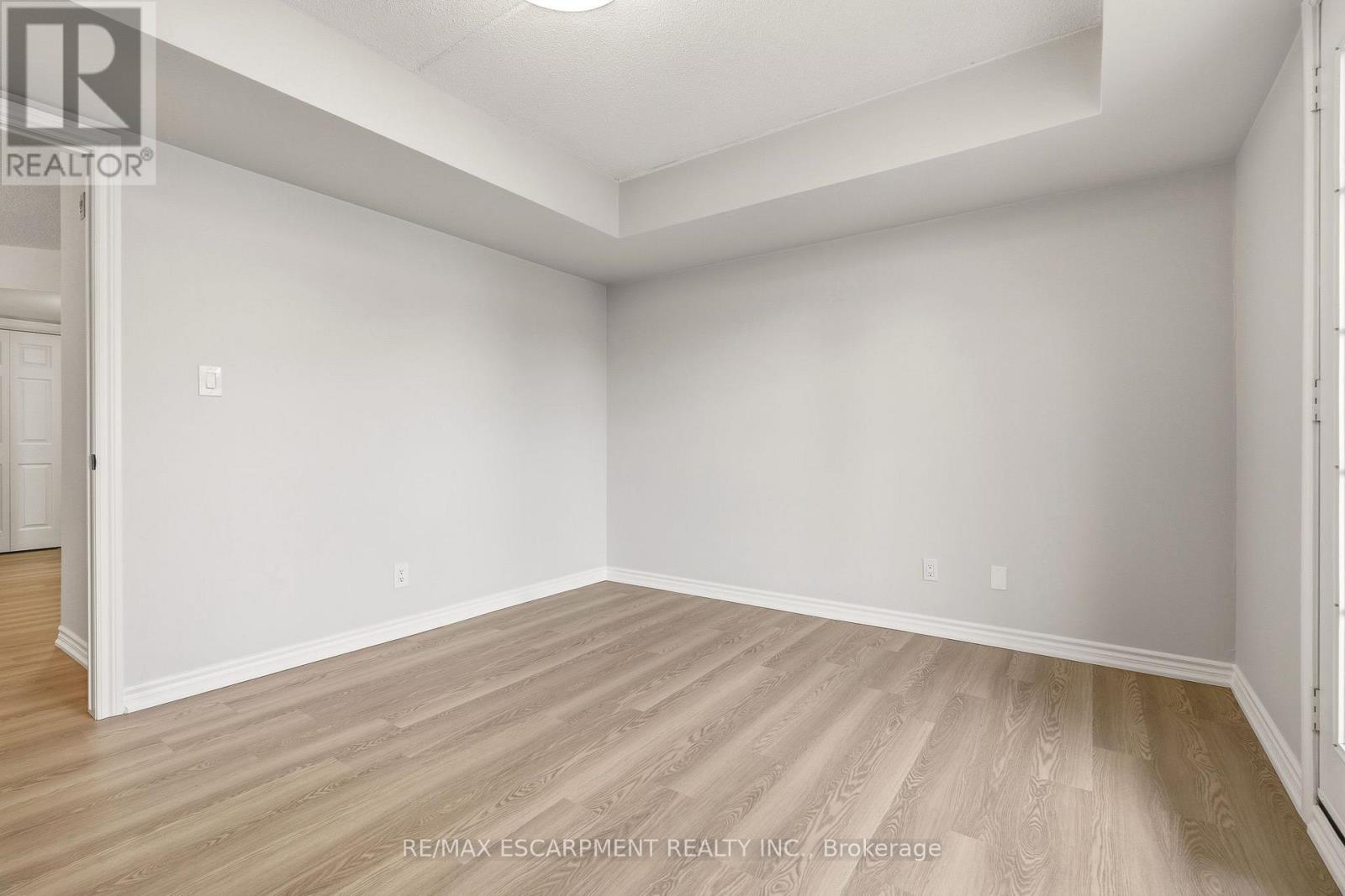 213 - 1820 WALKERS LINE, Burlington (Palmer), Ontario, L7M4V4 — Photo 23