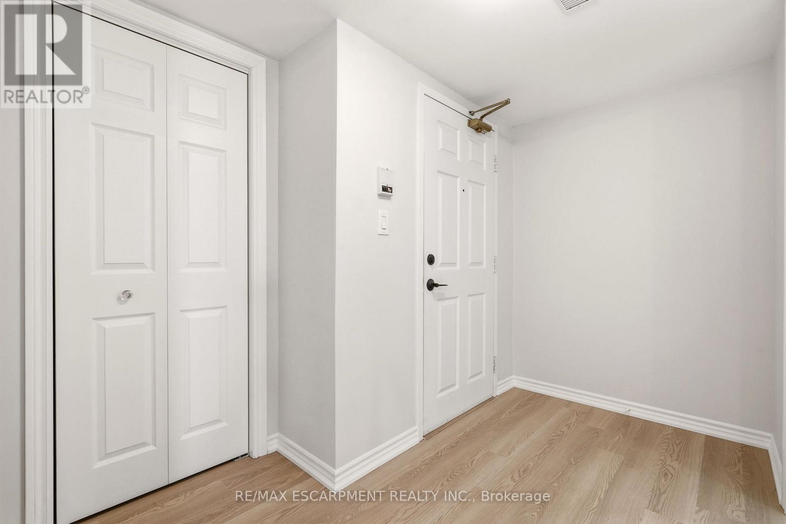 213 - 1820 WALKERS LINE, Burlington (Palmer), Ontario, L7M4V4 — Photo 3