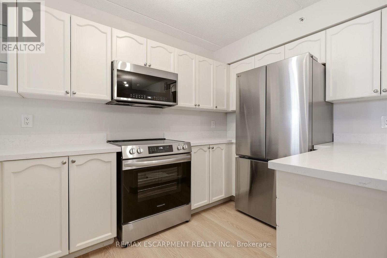 213 - 1820 WALKERS LINE, Burlington (Palmer), Ontario, L7M4V4 — Photo 7
