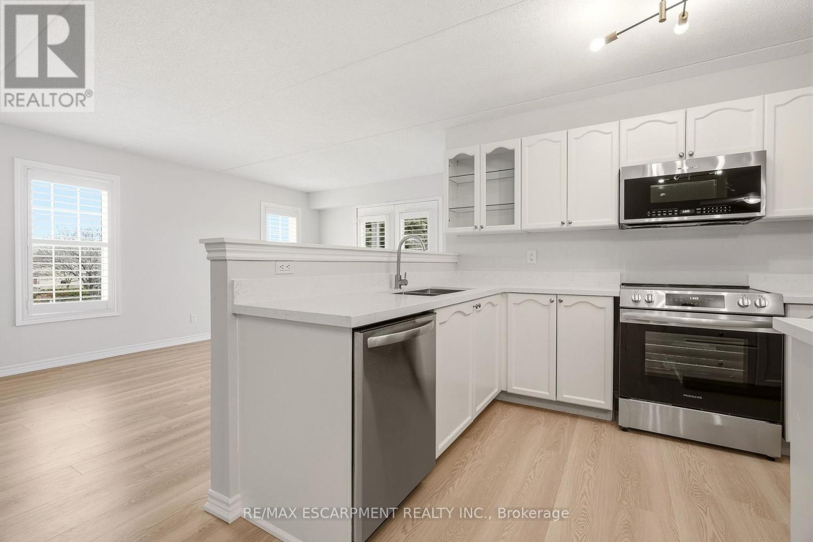 213 - 1820 WALKERS LINE, Burlington (Palmer), Ontario, L7M4V4 — Photo 8