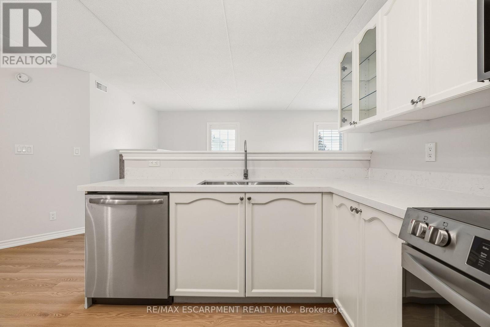 213 - 1820 WALKERS LINE, Burlington (Palmer), Ontario, L7M4V4 — Photo 9