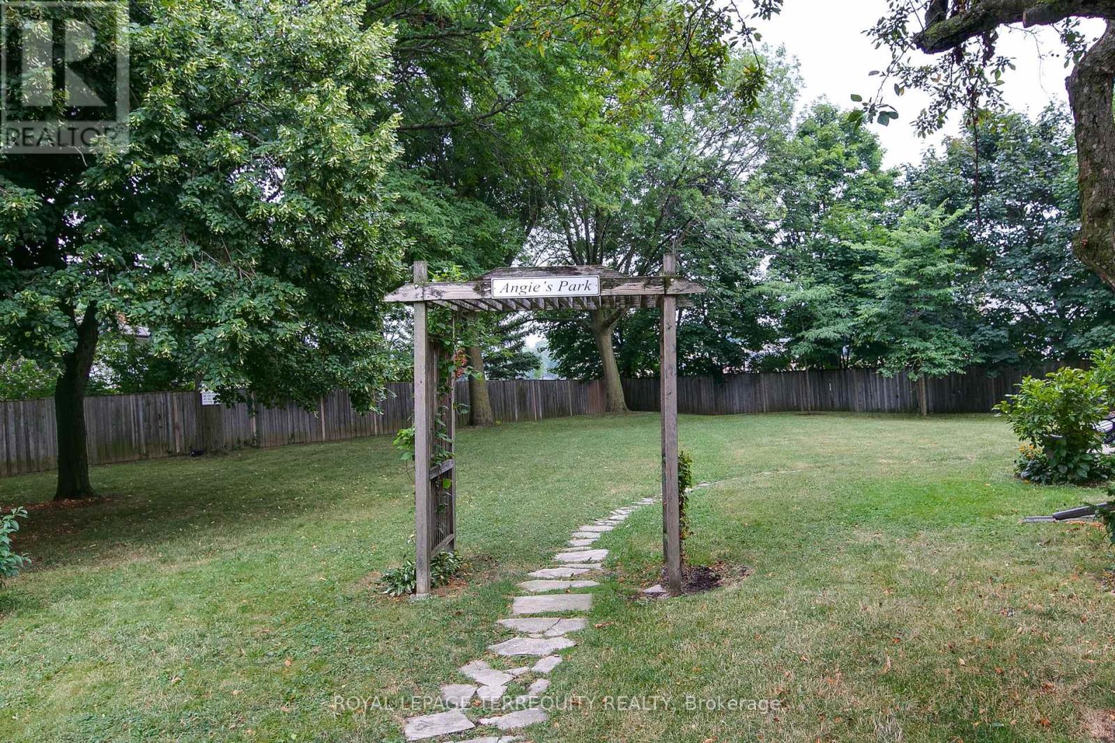 74 SILVER SHADOW PATH, Toronto (Markland Wood), Ontario, M9C4Y2 — Photo 27