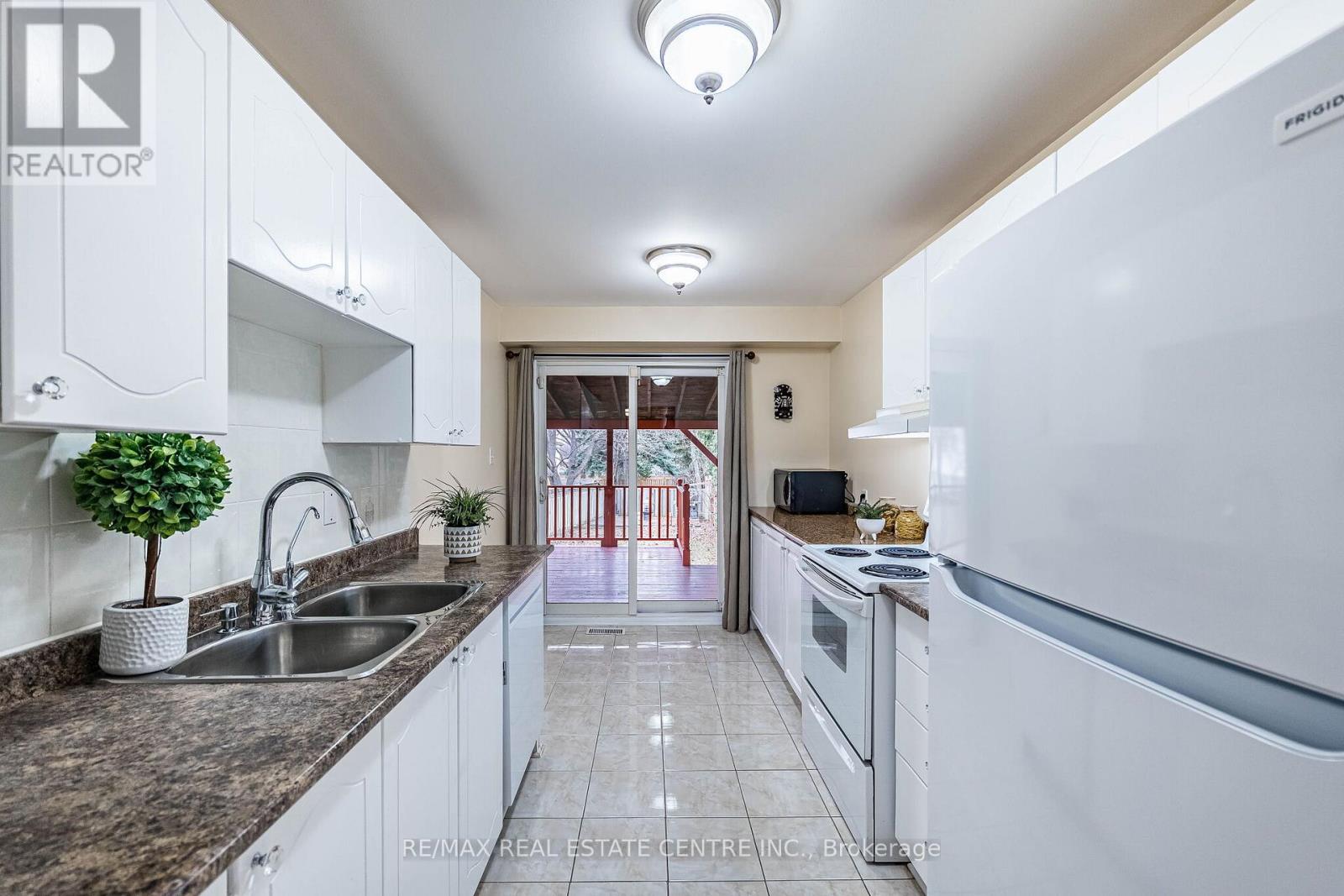 1 NORTHGATE BOULEVARD, Brampton (Westgate), Ontario, L6S4G6 — Photo 8