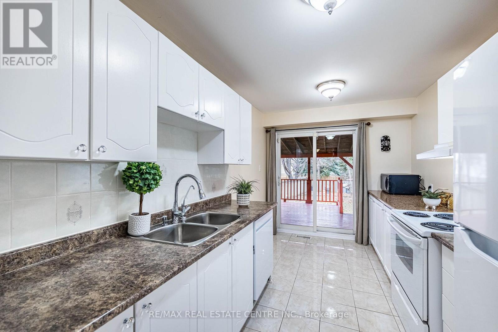 1 NORTHGATE BOULEVARD, Brampton (Westgate), Ontario, L6S4G6 — Photo 9