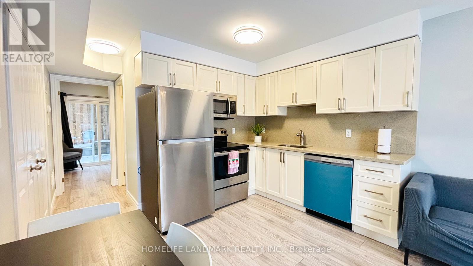 6 - 122 COURTLAND AVENUE E, Kitchener, Ontario, N2G0B8 — Photo 3