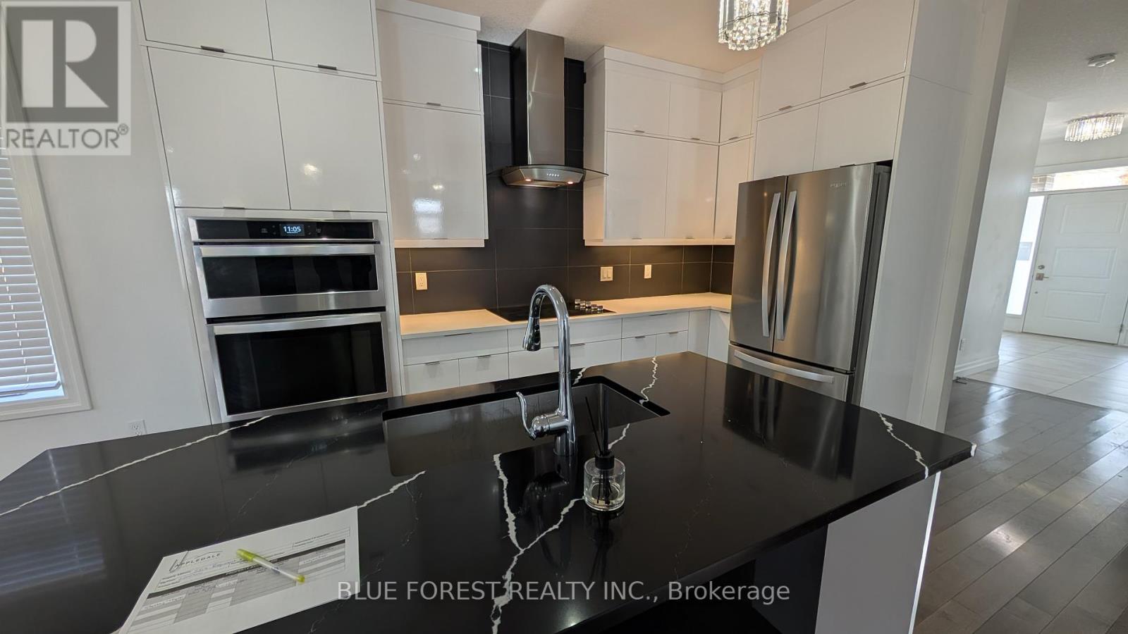 3319 REGIMENT ROAD, London South (South V), Ontario, N6P0G5 — Photo 12