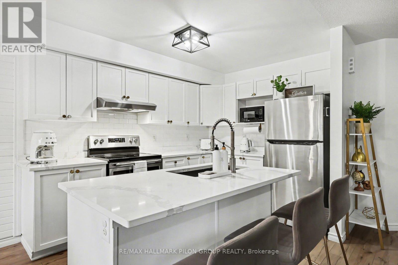 218 ROLLING MEADOW CRESCENT, Ottawa, Ontario, K1W0B1 — Photo 3