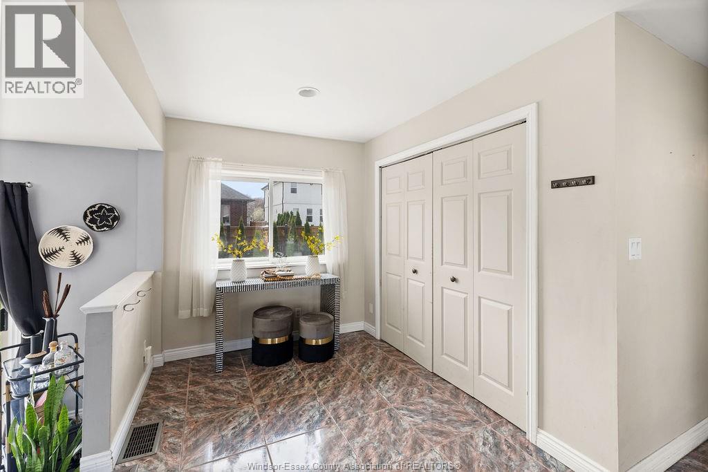 1350 LAURIER, LaSalle, Ontario, N9J1N3 — Photo 4