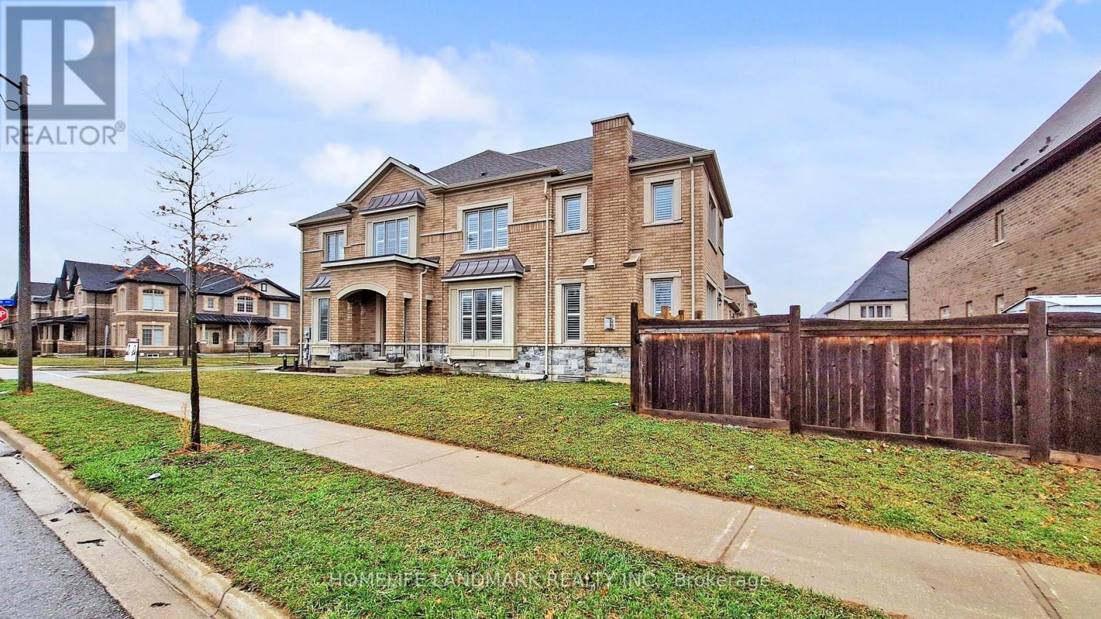 40 JUDAH DOAN WAY, East Gwillimbury (Sharon), Ontario, L9N0L6 — Photo 2