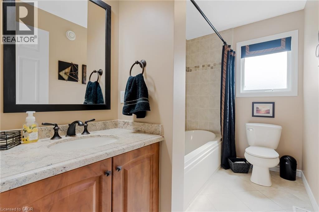 228 GLENARIFF Drive, Freelton, Ontario, L8B1A5 — Photo 10