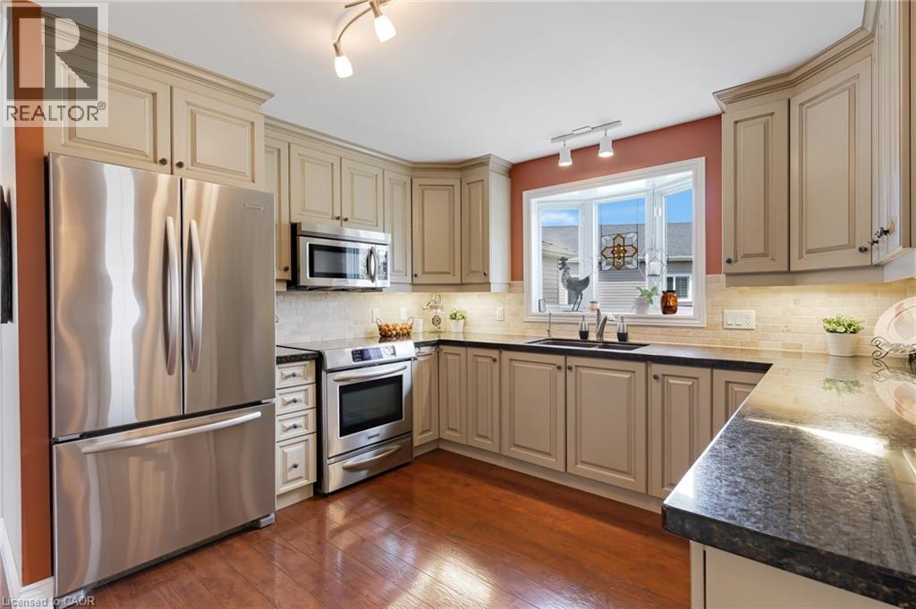 228 GLENARIFF Drive, Freelton, Ontario, L8B1A5 — Photo 15