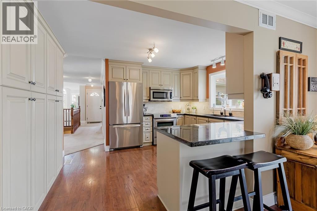 228 GLENARIFF Drive, Freelton, Ontario, L8B1A5 — Photo 17