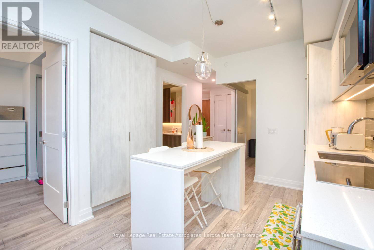 811 - 21 PARK STREET E, Mississauga (Port Credit), Ontario, L5G1L7 — Photo 5