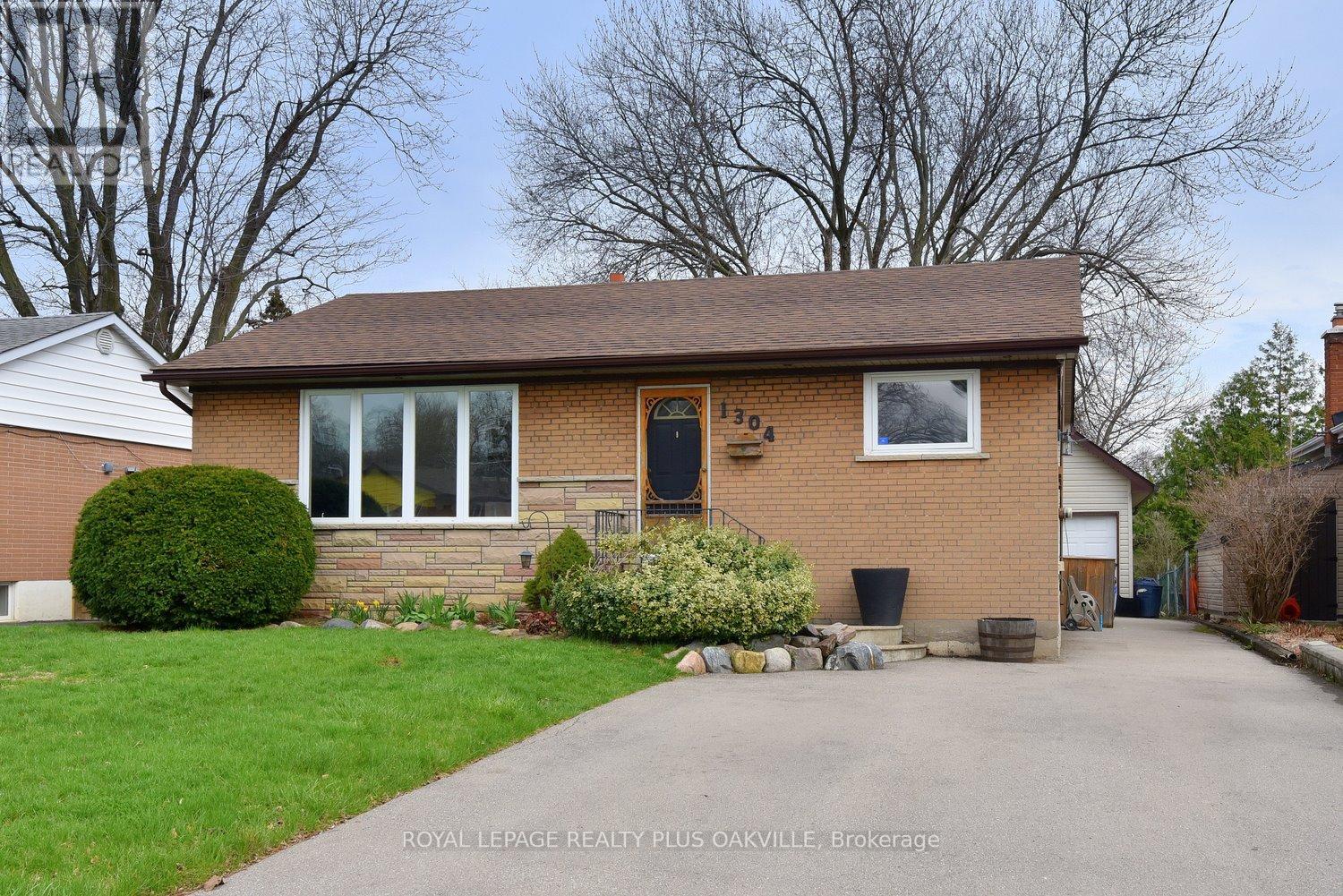 1304 BUNNELL DRIVE, Burlington (Mountainside), Ontario, L7P2E1 — Photo 2