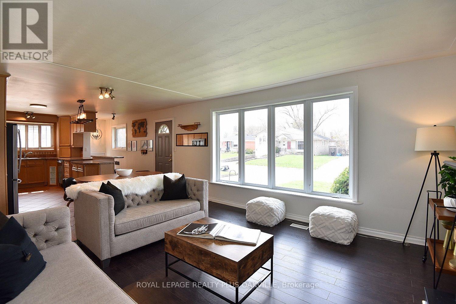 1304 BUNNELL DRIVE, Burlington (Mountainside), Ontario, L7P2E1 — Photo 3