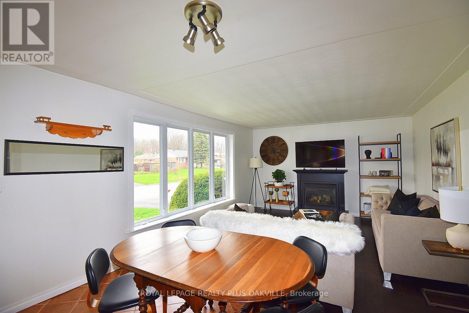 1304 BUNNELL DRIVE, Burlington (Mountainside), Ontario, L7P2E1 — Photo 8