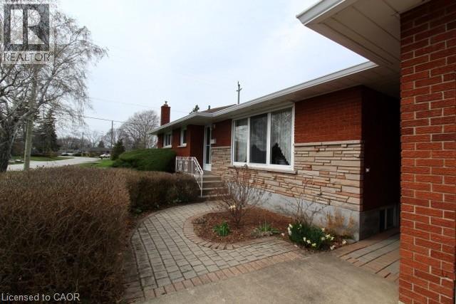12 LORNE Avenue, Grimsby, Ontario, L3M2H5 — Photo 2