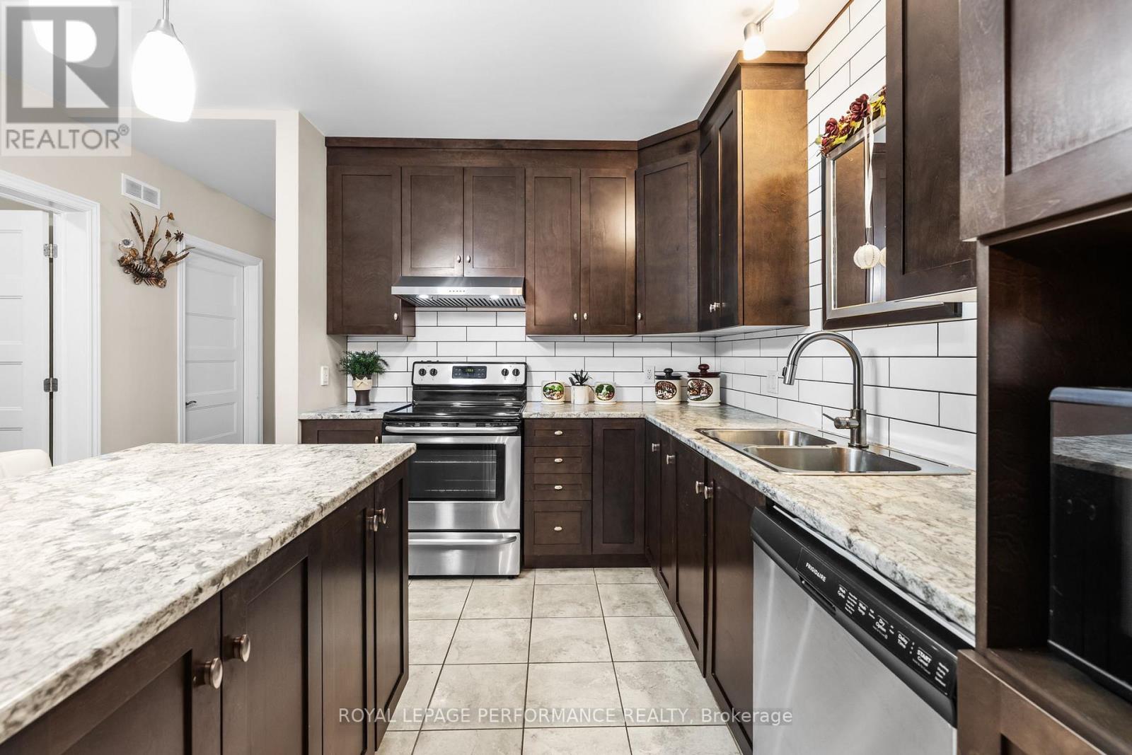 205 - 300 SOLSTICE CRESCENT, Russell, Ontario, K0A1W0 — Photo 10