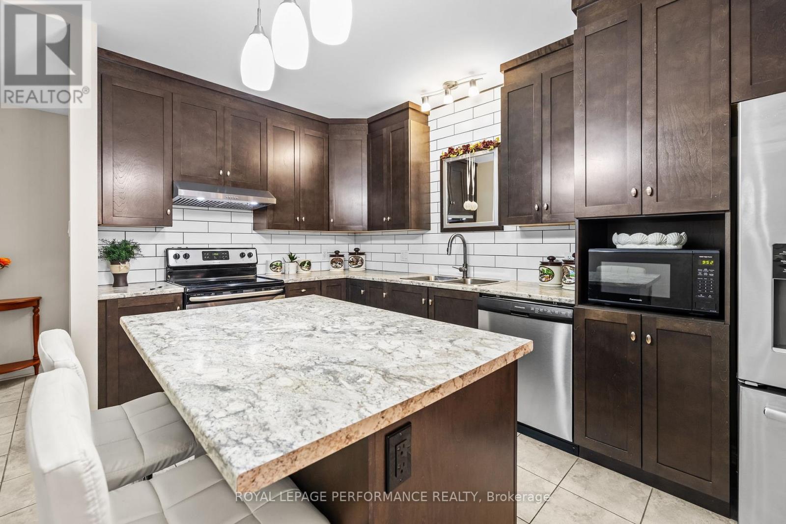 205 - 300 SOLSTICE CRESCENT, Russell, Ontario, K0A1W0 — Photo 9