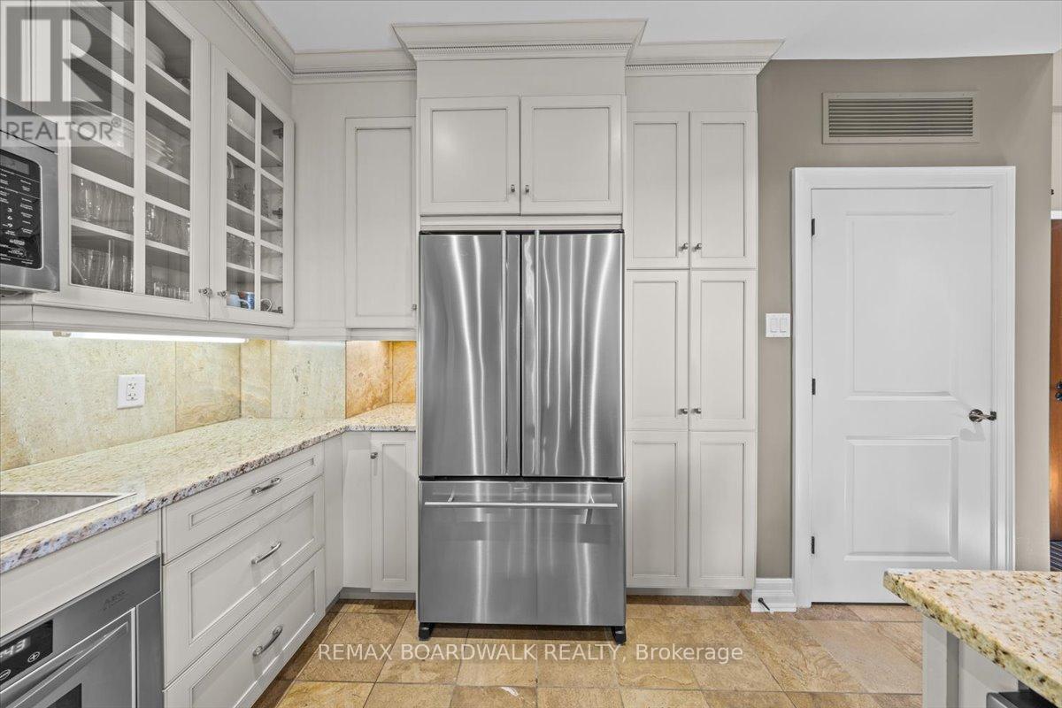 #PH804 - 320 MCLEOD STREET, Ottawa, Ontario, K2P1A3 — Photo 6