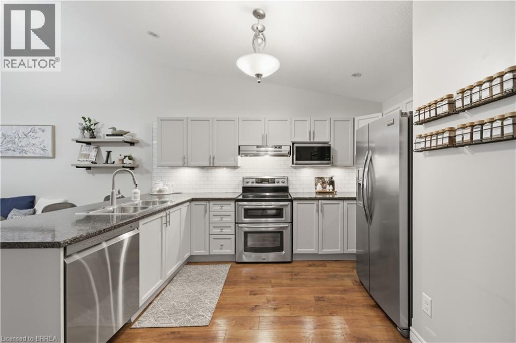 560 GREY Street Unit# 30, Brantford, Ontario, N3S0C4 — Photo 11