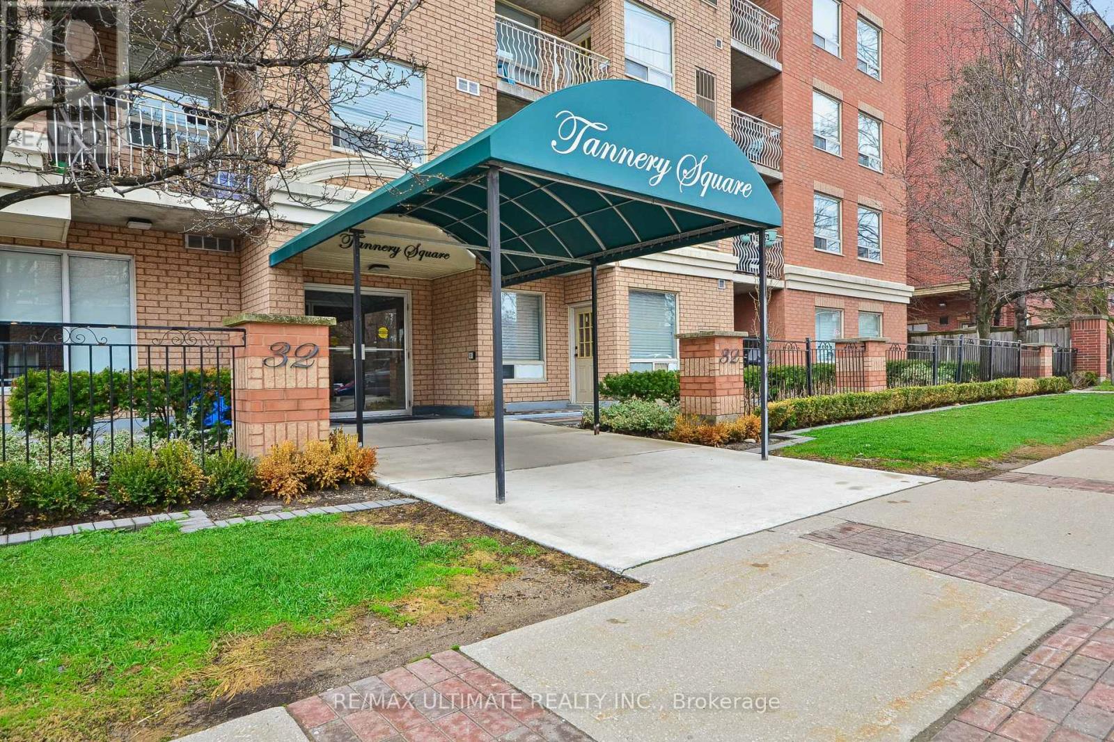 405 - 32 TANNERY STREET, Mississauga (Streetsville), Ontario, L5M6T6 — Photo 2