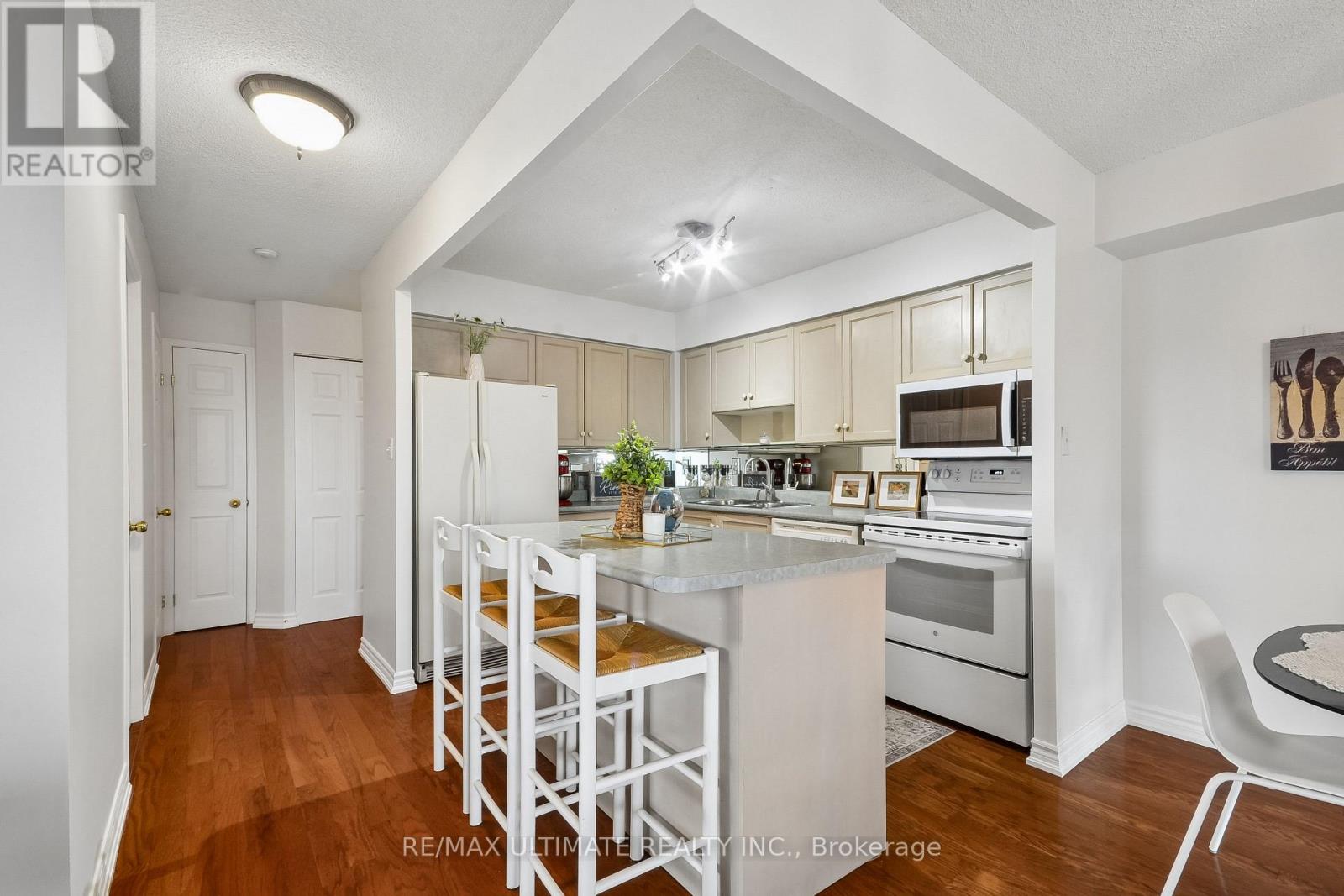 405 - 32 TANNERY STREET, Mississauga (Streetsville), Ontario, L5M6T6 — Photo 3