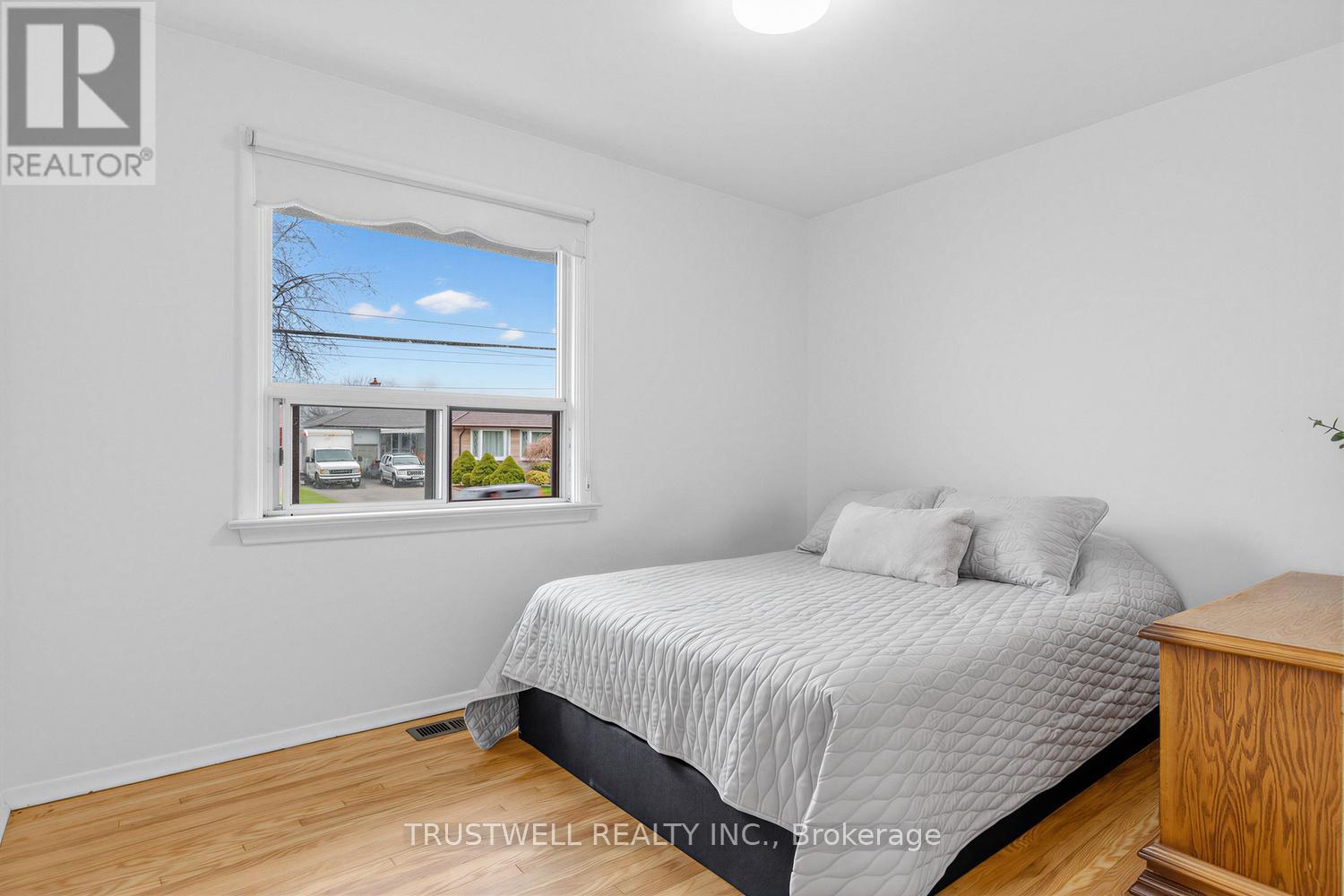 2 DEL RIA ROAD, Toronto (Maple Leaf), Ontario, M6L1M1 — Photo 14