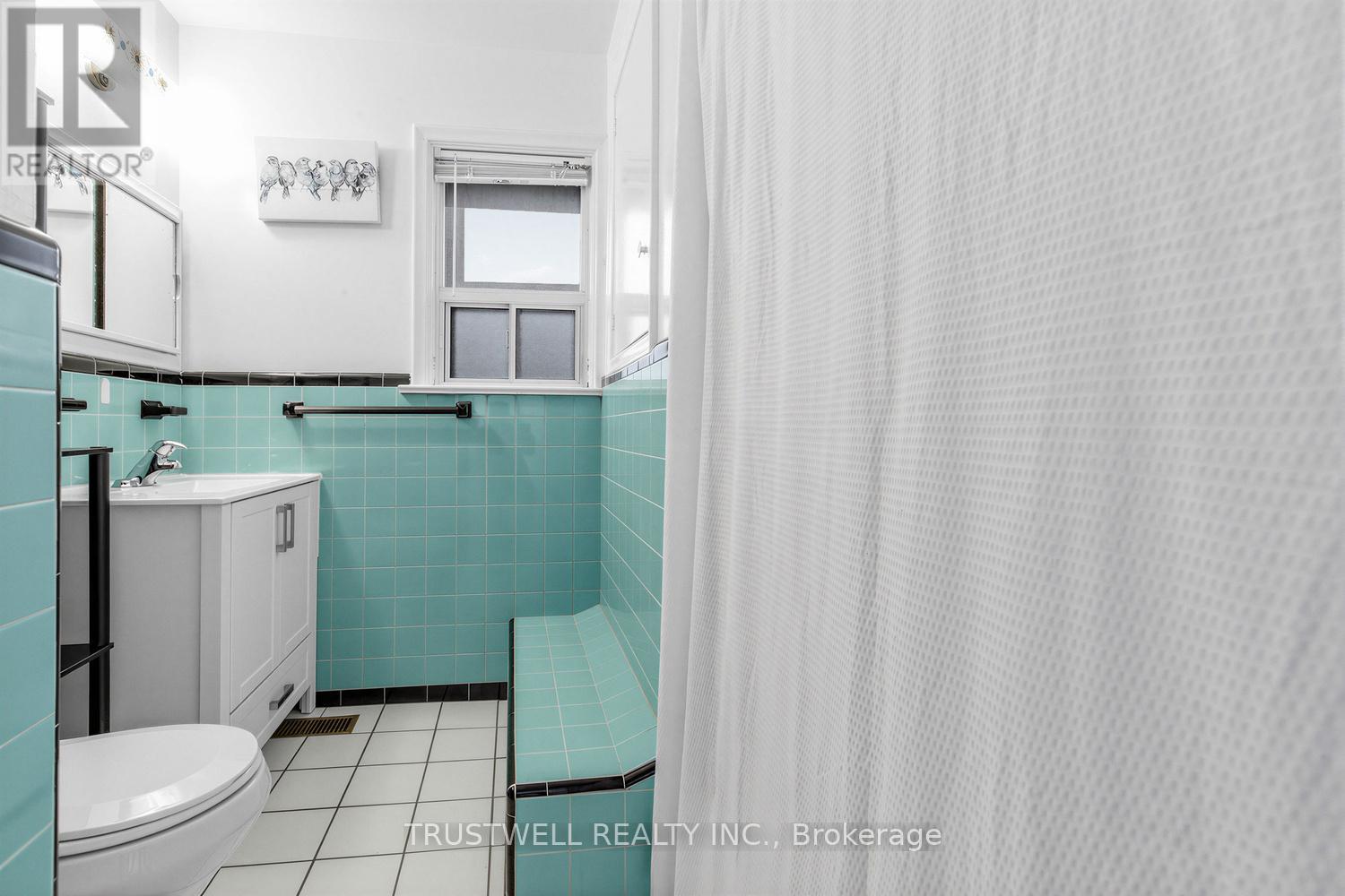 2 DEL RIA ROAD, Toronto (Maple Leaf), Ontario, M6L1M1 — Photo 18