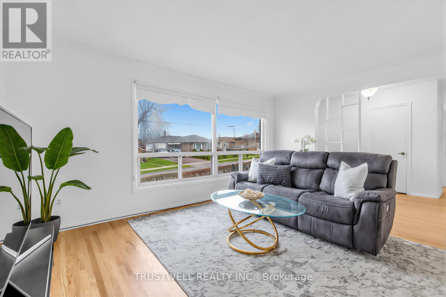 2 DEL RIA ROAD, Toronto (Maple Leaf), Ontario, M6L1M1 — Photo 3