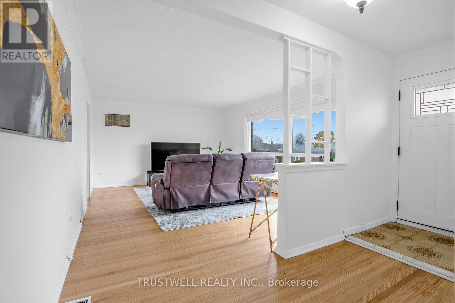 2 DEL RIA ROAD, Toronto (Maple Leaf), Ontario, M6L1M1 — Photo 6