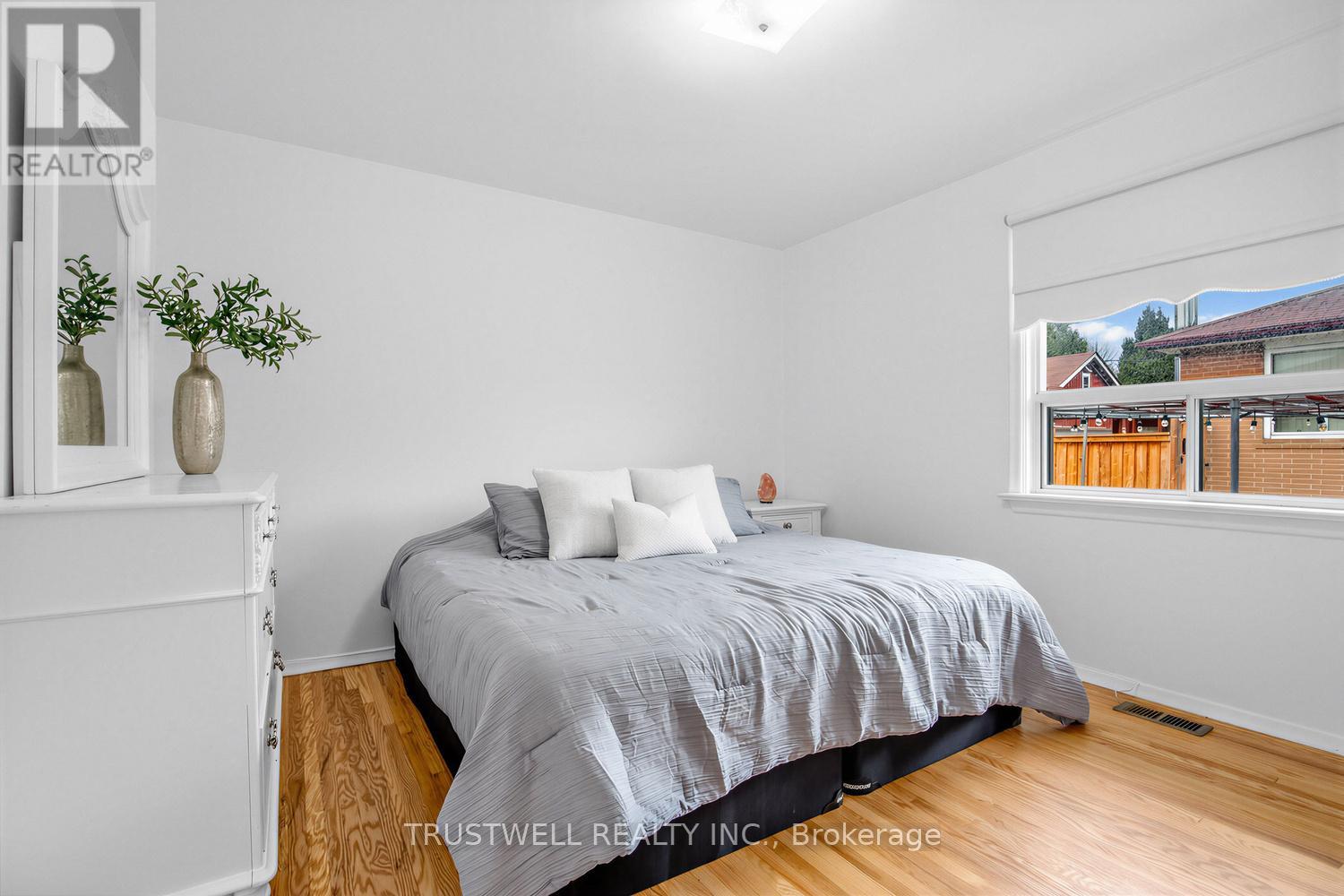 2 DEL RIA ROAD, Toronto (Maple Leaf), Ontario, M6L1M1 — Photo 9