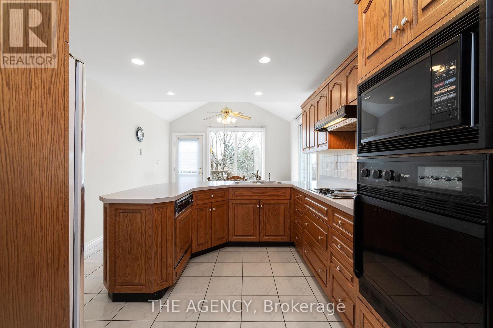 36 BUCKINGHAM DRIVE, Hamilton (Westcliffe), Ontario, L9C2G5 — Photo 9