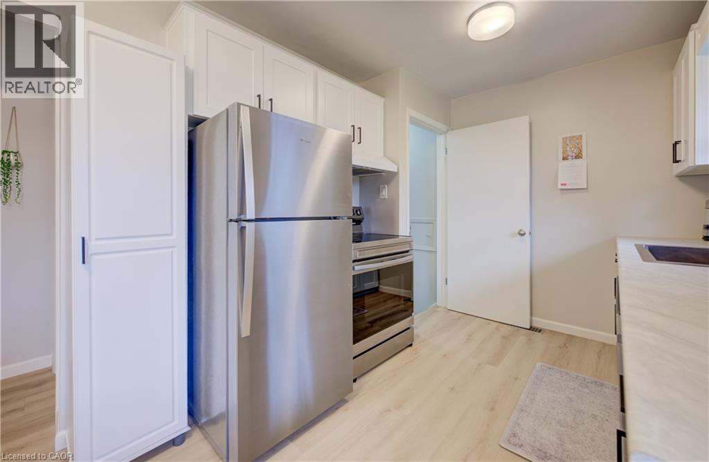 17 HIPEL Avenue, Cambridge, Ontario, N3C1W8 — Photo 14