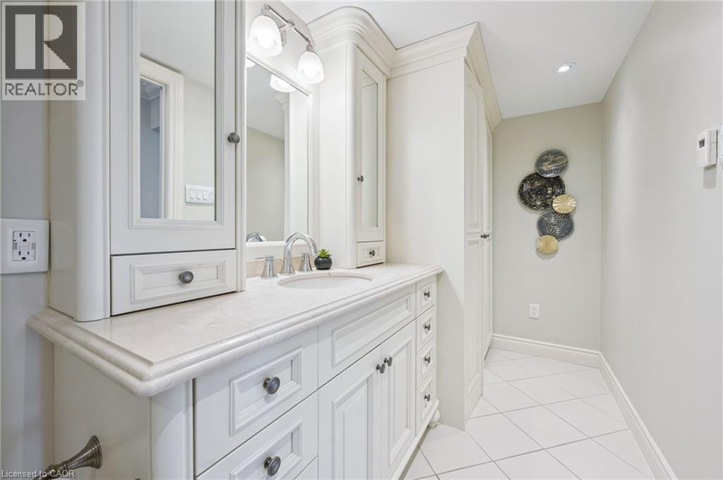 265 WESTCOURT Place Unit# 1010, Waterloo, Ontario, N2L6E4 — Photo 20