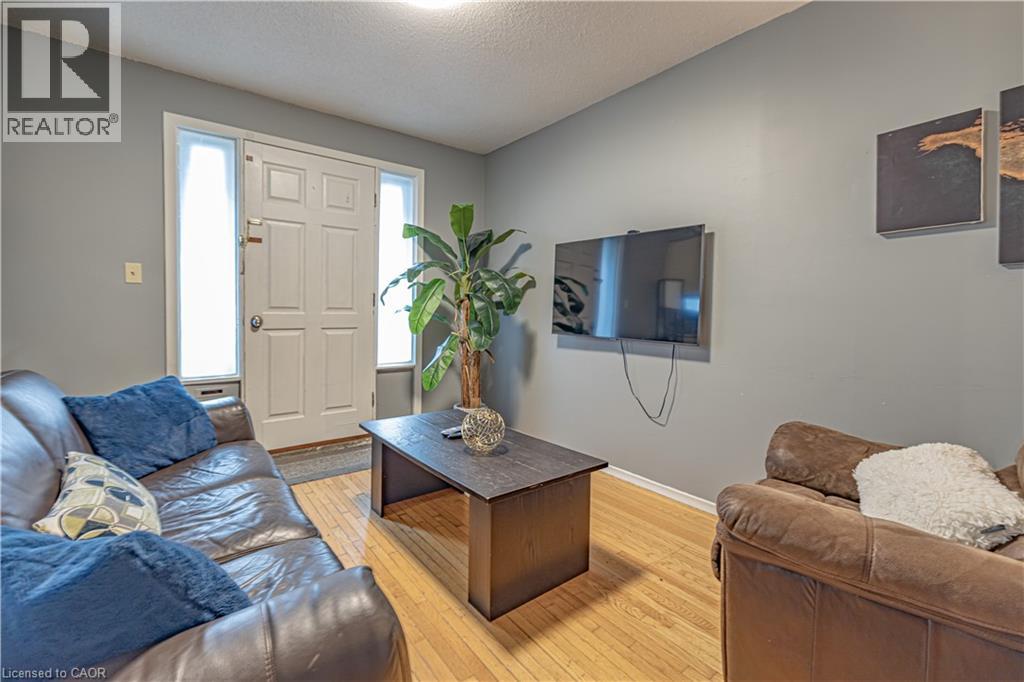 60 AUSTIN Drive, Waterloo, Ontario, N2L3Y4 — Photo 4
