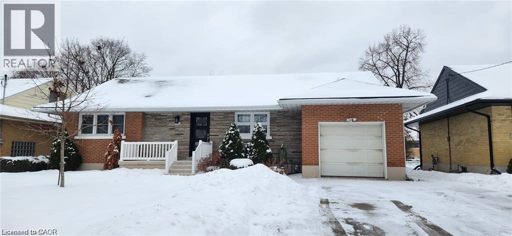 90 WEDGEWOOD Drive Unit# LOWER, Kitchener, Ontario, N2B1E7 — Photo 4