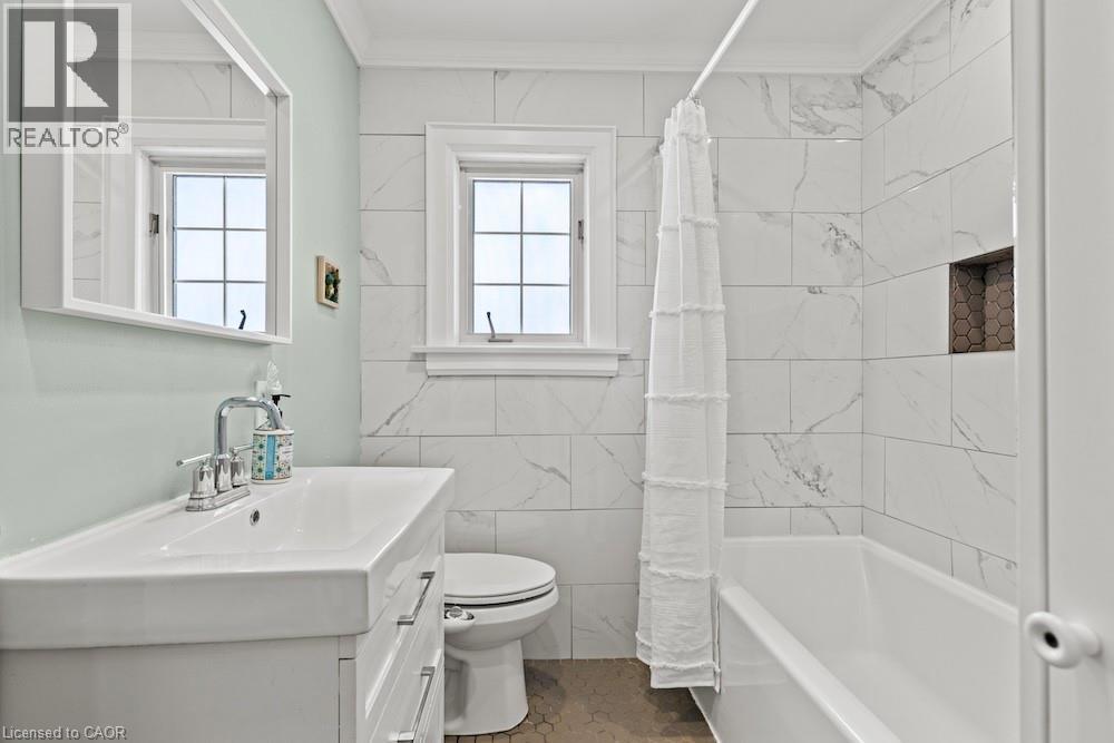 14 DUNLOP Drive, St. Catharines, Ontario, L2R1A3 — Photo 18