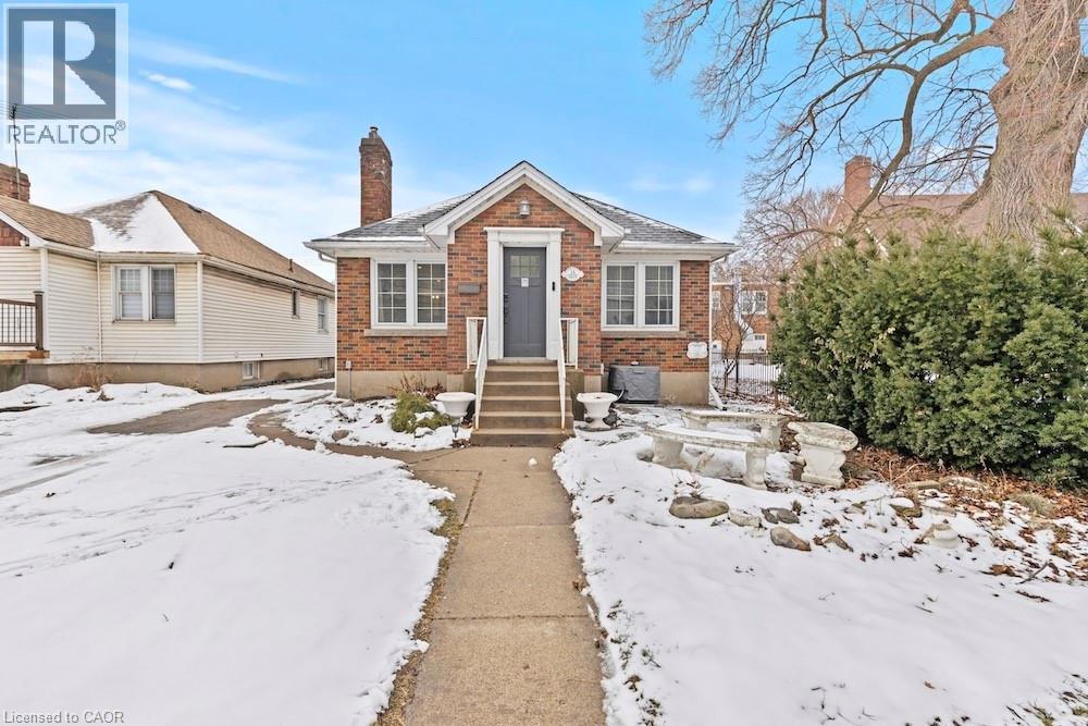 14 DUNLOP Drive, St. Catharines, Ontario, L2R1A3 — Photo 2