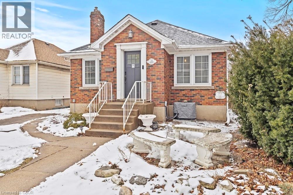 14 DUNLOP Drive, St. Catharines, Ontario, L2R1A3 — Photo 3