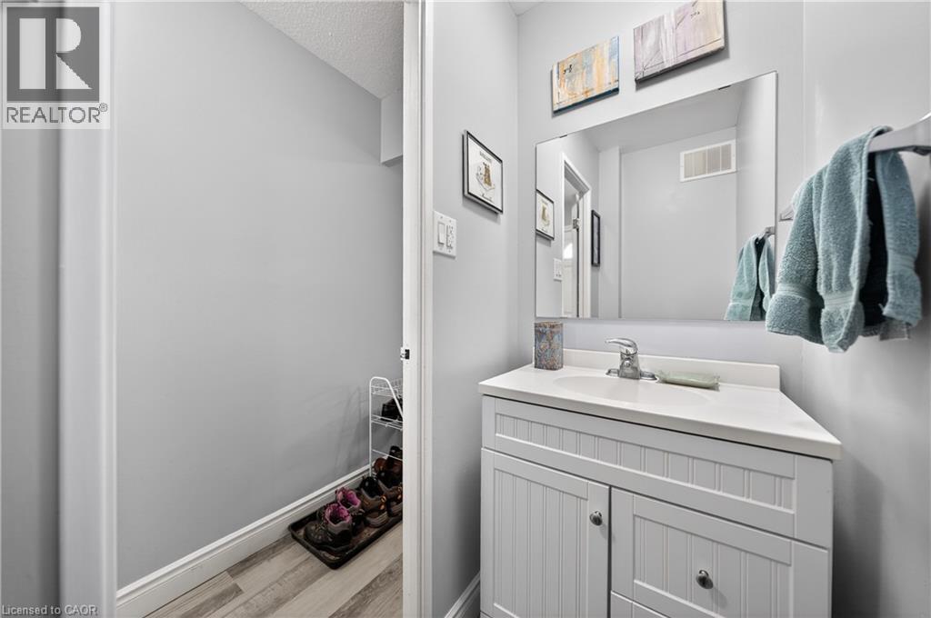 144 JANSEN Avenue Unit# 10, Kitchener, Ontario, N2A2L7 — Photo 5