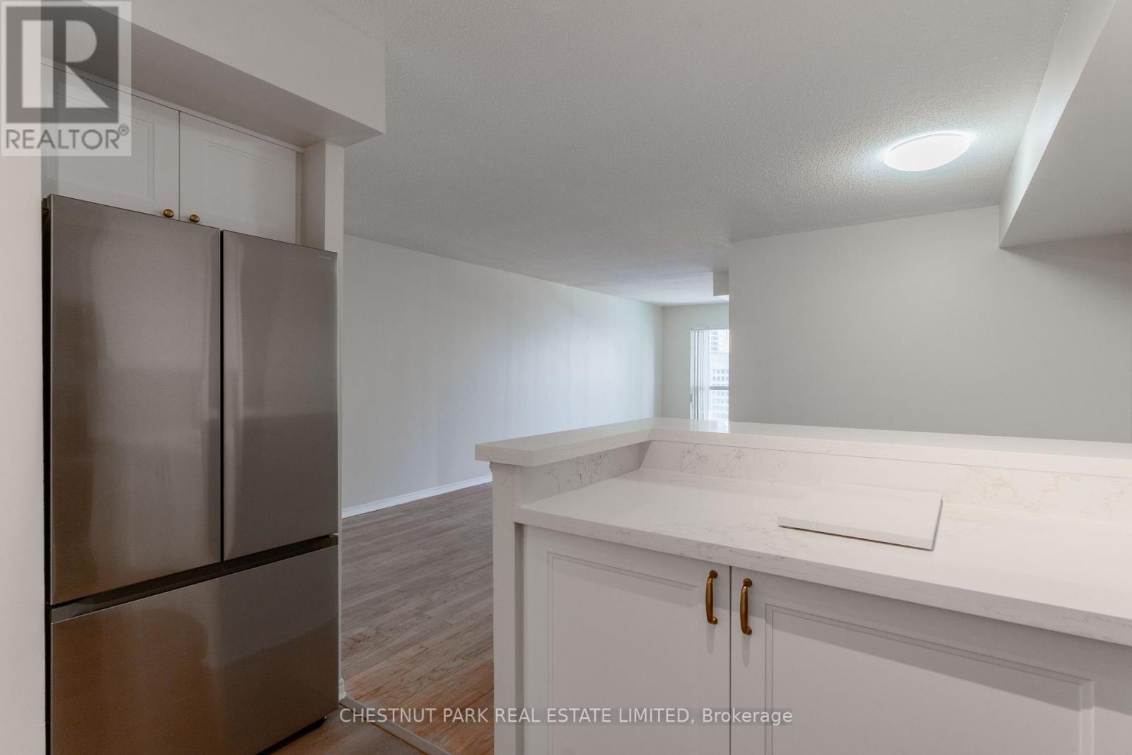 2107 - 25 THE ESPLANADE, Toronto (Waterfront Communities), Ontario, M5E1W5 — Photo 2